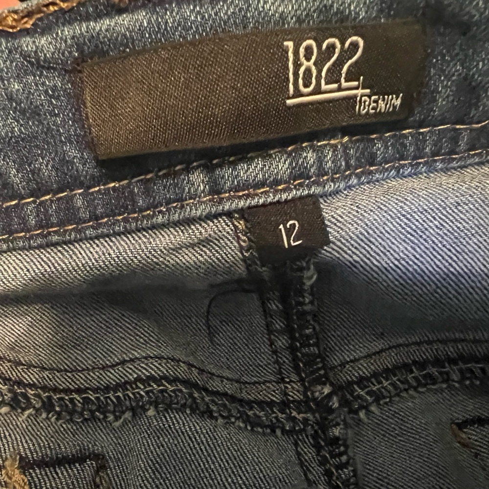 1822 Denim Blue Lightly Distressed Jean Shorts - Picture 2 of 3